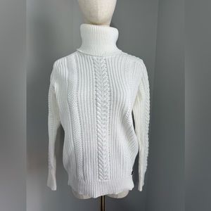 Women’s Off white cable knit turtleneck size small